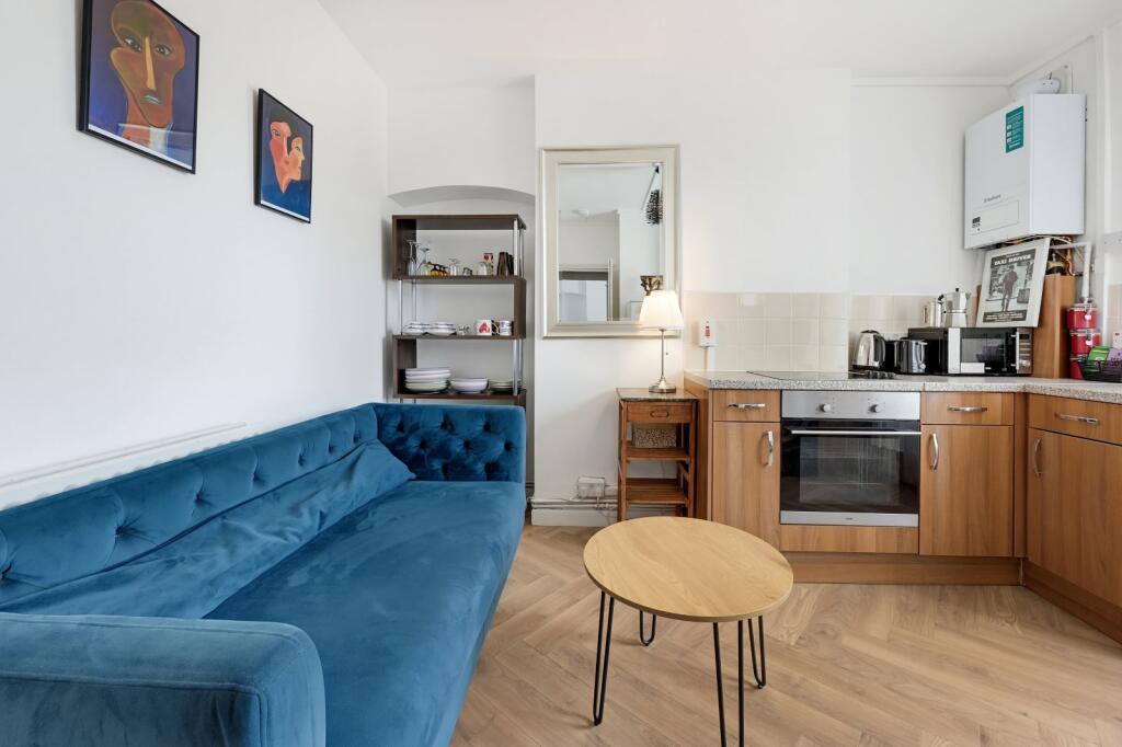 1 bed 1st Floor Flat for rent in Clapham. From Chestertons Estate Agents - Battersea Park Lettings 1 bed 1st Floor Flat for rent in Clapham. From Chestertons Estate Agents - Battersea Park Lettings