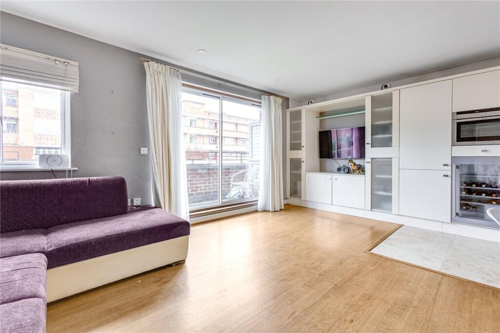 2 bed 1st Floor Flat for rent in Clapham. From Chestertons Estate Agents - Battersea Park Lettings 2 bed 1st Floor Flat for rent in Clapham. From Chestertons Estate Agents - Battersea Park Lettings