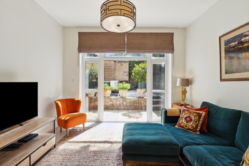 2 bed 1st Floor Flat for rent in Battersea. From Chestertons Estate Agents - Battersea Park Lettings 2 bed 1st Floor Flat for rent in Battersea. From Chestertons Estate Agents - Battersea Park Lettings