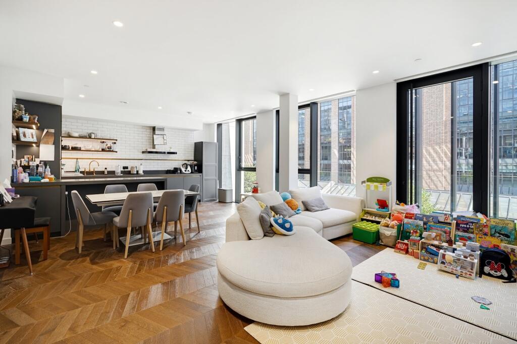 4 bed Not Specified for rent in Battersea. From Chestertons Estate Agents - Battersea Park Lettings