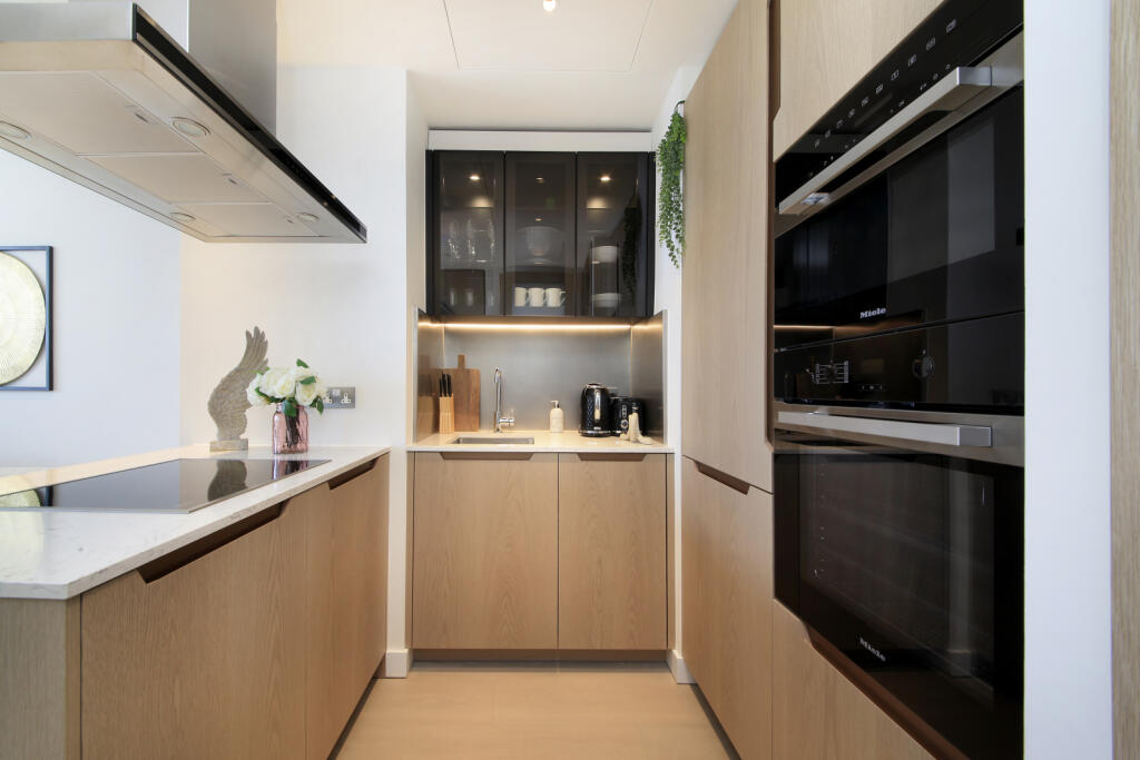 1 bed 1st Floor Flat for rent in Clapham. From Chestertons Estate Agents - Battersea Park Lettings