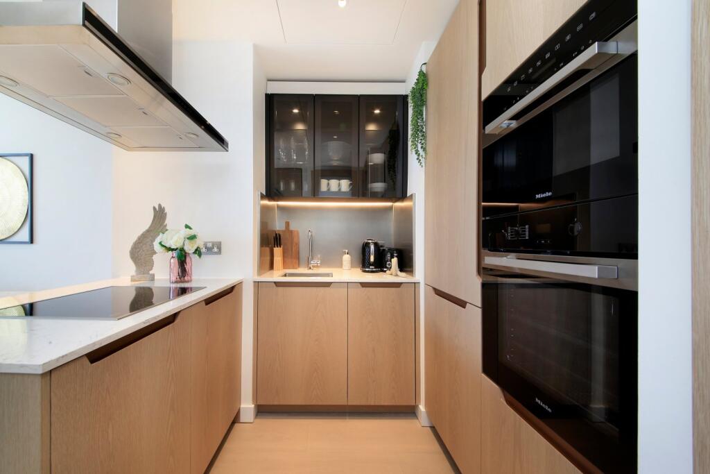 1 bed 1st Floor Flat for rent in Clapham. From Chestertons Estate Agents - Battersea Park Lettings