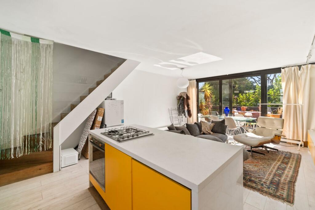 3 bed 1st Floor Flat for rent in Battersea. From Chestertons Estate Agents - Battersea Park Lettings