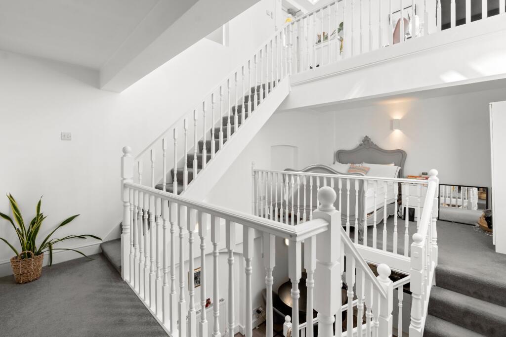 1 bed 1st Floor Flat for rent in Battersea. From Chestertons Estate Agents - Battersea Park Lettings