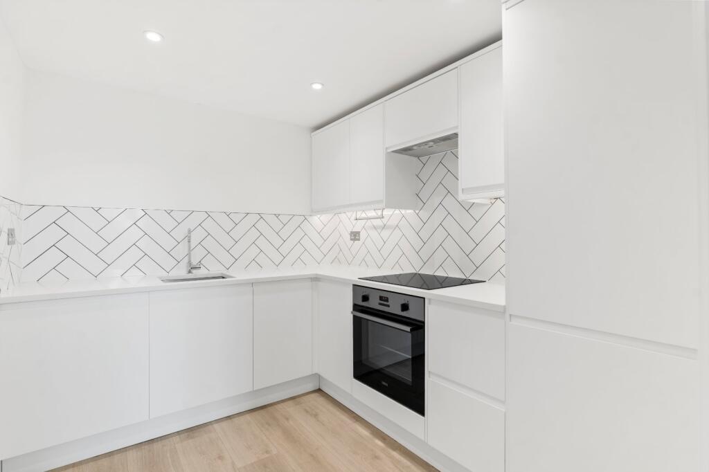 2 bed 1st Floor Flat for rent in Battersea. From Chestertons Estate Agents - Battersea Park Lettings