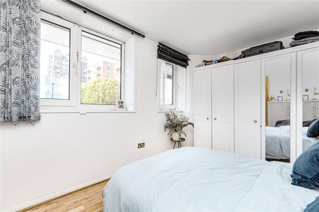 2 bed 1st Floor Flat for rent in Battersea. From Chestertons Estate Agents - Battersea Park Lettings