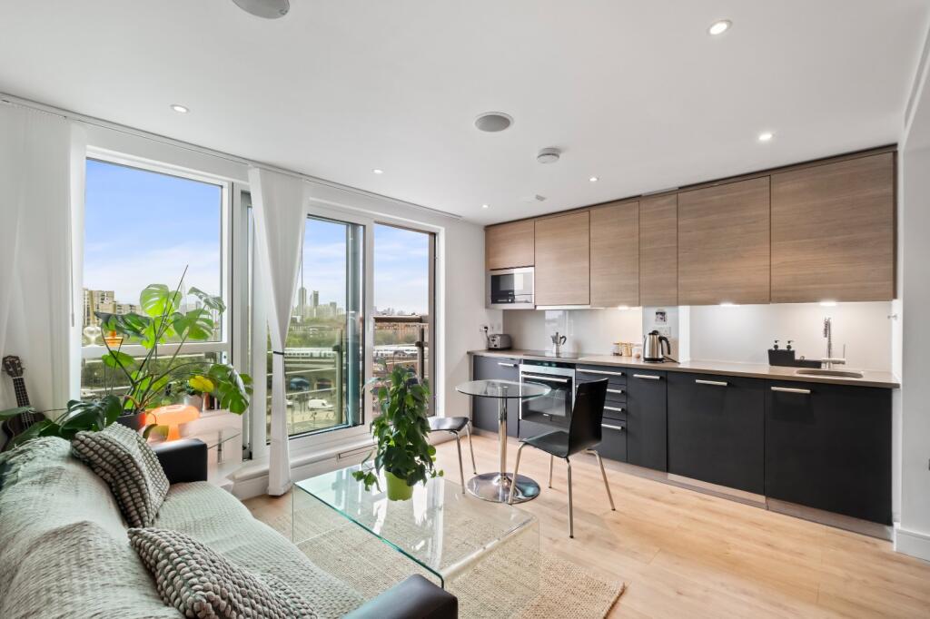 1 bed 1st Floor Flat for rent in Westminster. From Chestertons Estate Agents - Battersea Park Lettings