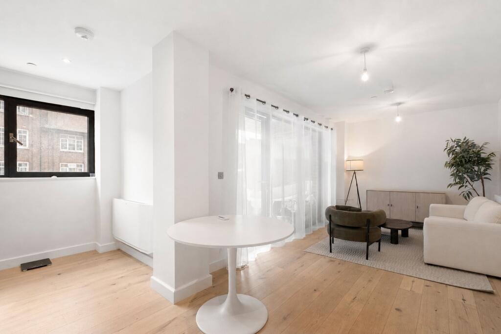2 bed 1st Floor Flat for rent in Clapham. From Chestertons Estate Agents - Battersea Park Lettings