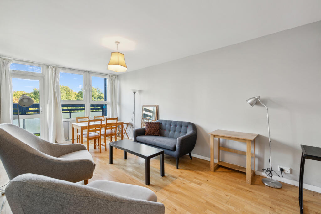2 bed 1st Floor Flat for rent in Battersea. From Chestertons Estate Agents - Battersea Park Lettings