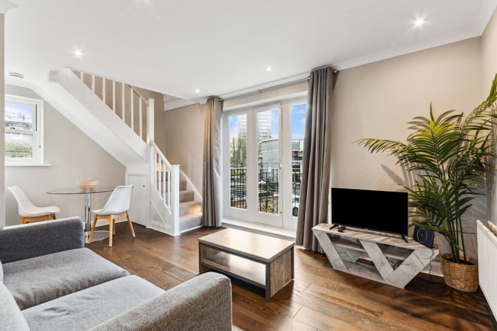 1 bed Mid Terraced House for rent in Battersea. From Chestertons Estate Agents - Battersea Park Lettings