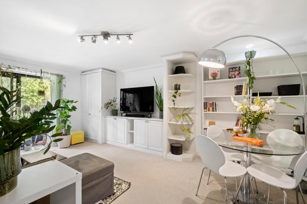 2 bed 1st Floor Flat for rent in Battersea. From Chestertons Estate Agents - Battersea Park Lettings 2 bed 1st Floor Flat for rent in Battersea. From Chestertons Estate Agents - Battersea Park Lettings