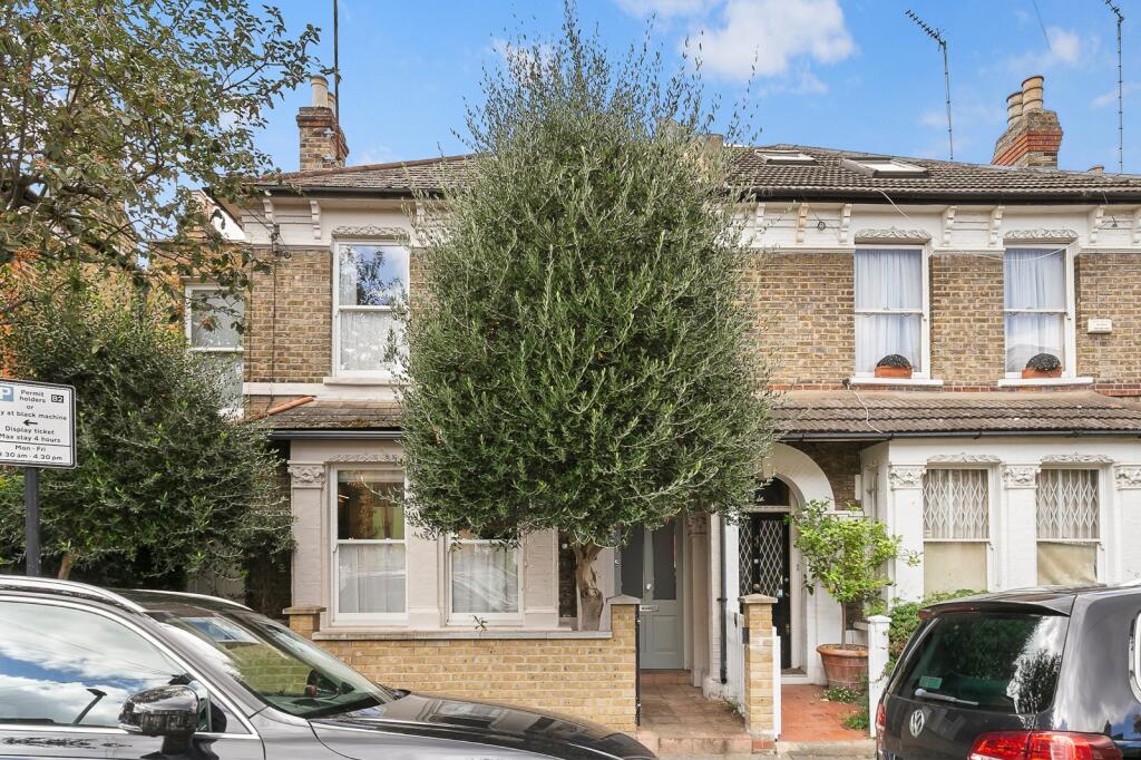 4 bed Semi Detached for rent in Battersea. From Chestertons Estate Agents - Battersea Park Lettings