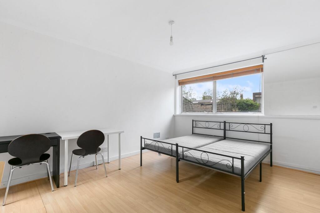 3 bed 1st Floor Flat for rent in Battersea. From Chestertons Estate Agents - Battersea Park Lettings 3 bed 1st Floor Flat for rent in Battersea. From Chestertons Estate Agents - Battersea Park Lettings
