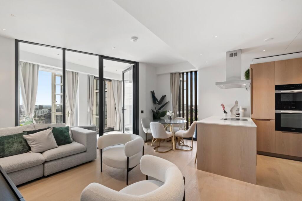 2 bed 1st Floor Flat for rent in Clapham. From Chestertons Estate Agents - Battersea Park Lettings