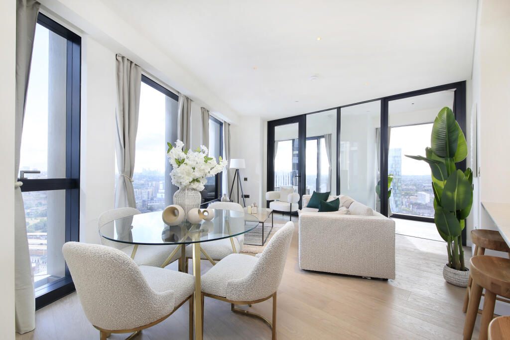 2 bed 1st Floor Flat for rent in Clapham. From Chestertons Estate Agents - Battersea Park Lettings