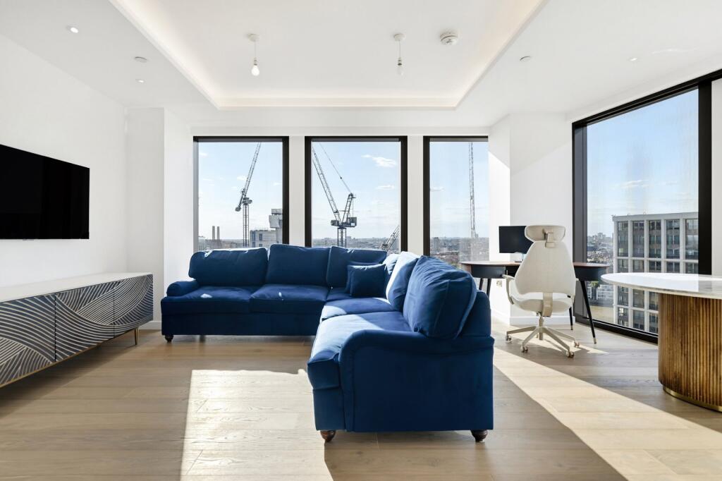 3 bed 1st Floor Flat for rent in Westminster. From Chestertons Estate Agents - Battersea Park Lettings