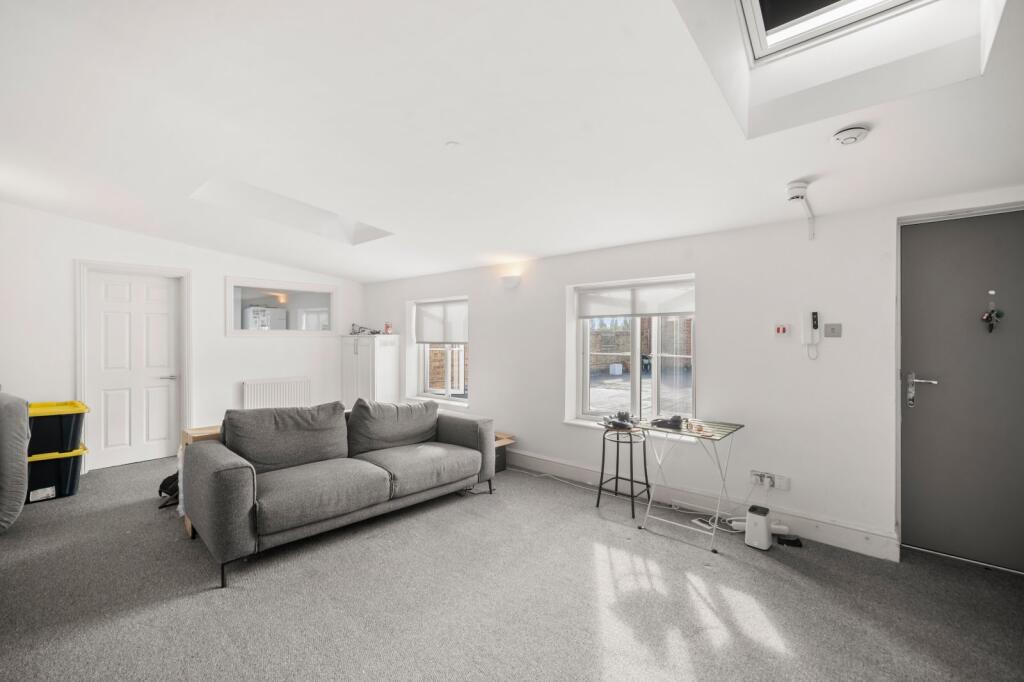 1 bed 1st Floor Flat for rent in Battersea. From Chestertons Estate Agents - Battersea Park Lettings
