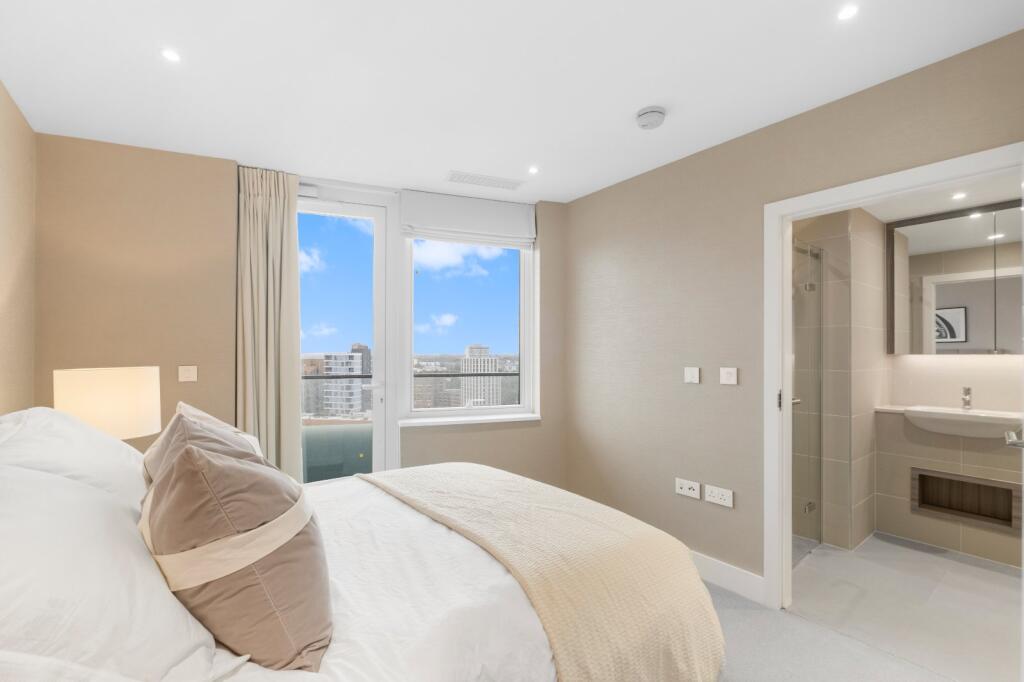 3 bed 1st Floor Flat for rent in Battersea. From Chestertons Estate Agents - Battersea Park Lettings