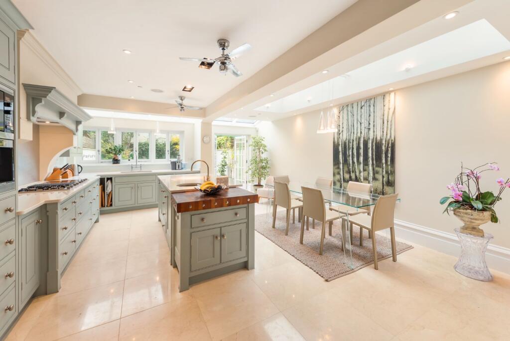 5 bed Detached for rent in Battersea. From Chestertons Estate Agents - Battersea Park Lettings