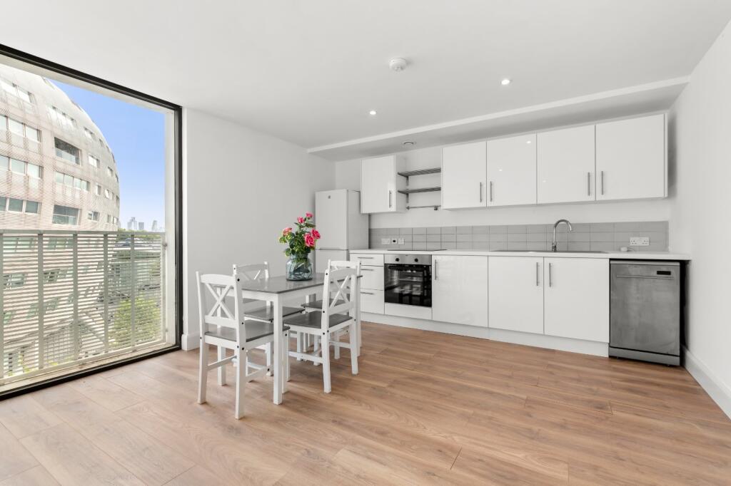 1 bed 1st Floor Flat for rent in Battersea. From Chestertons Estate Agents - Battersea Park Lettings