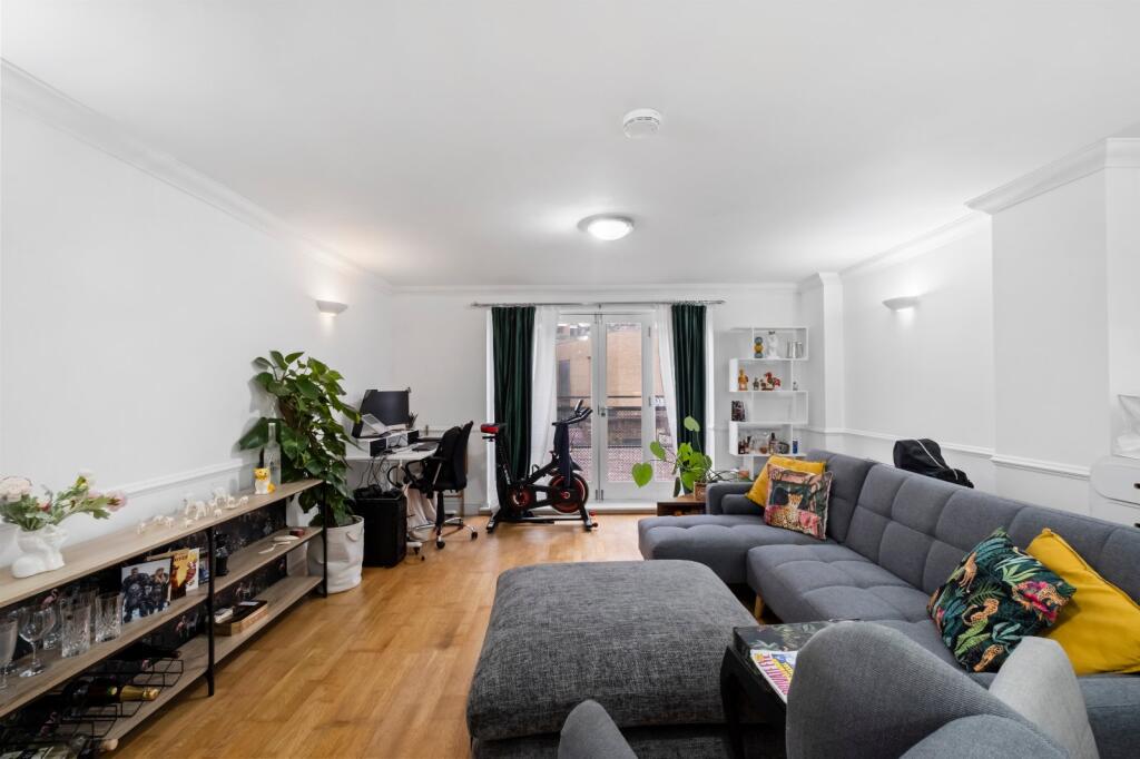 2 bed House (unspecified) for rent in Battersea. From Chestertons Estate Agents - Battersea Park Lettings