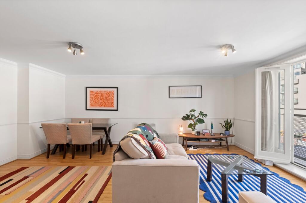 2 bed House (unspecified) for rent in Battersea. From Chestertons Estate Agents - Battersea Park Lettings