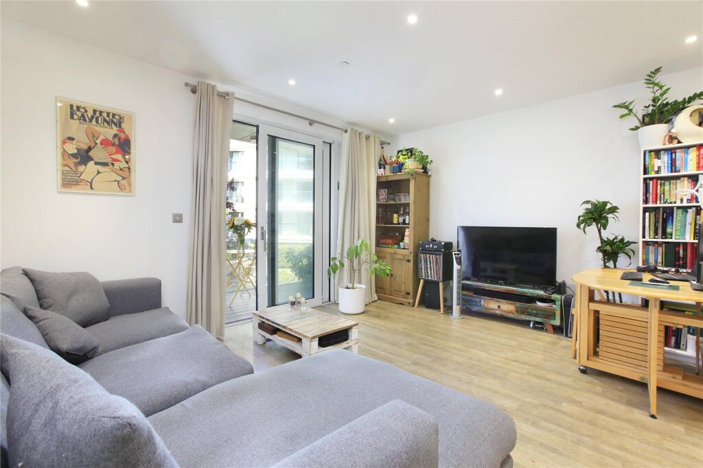 1 bed 1st Floor Flat for rent in Clapham. From Chestertons Estate Agents - Battersea Park Lettings