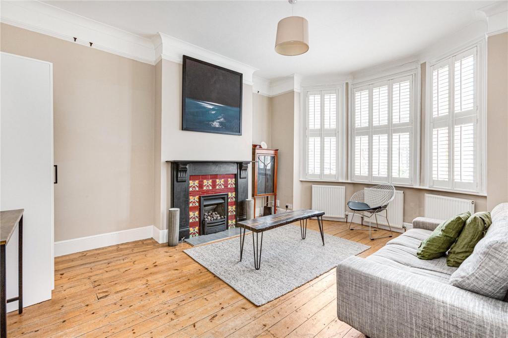 1 bed Flat for rent in Camberwell. From Chestertons Estate Agents - Battersea Rise Lettings