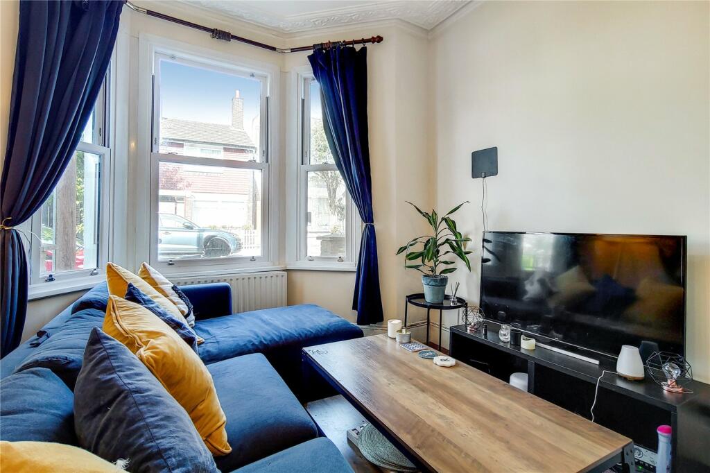 2 bed Flat for rent in Battersea. From Chestertons Estate Agents - Battersea Rise Lettings