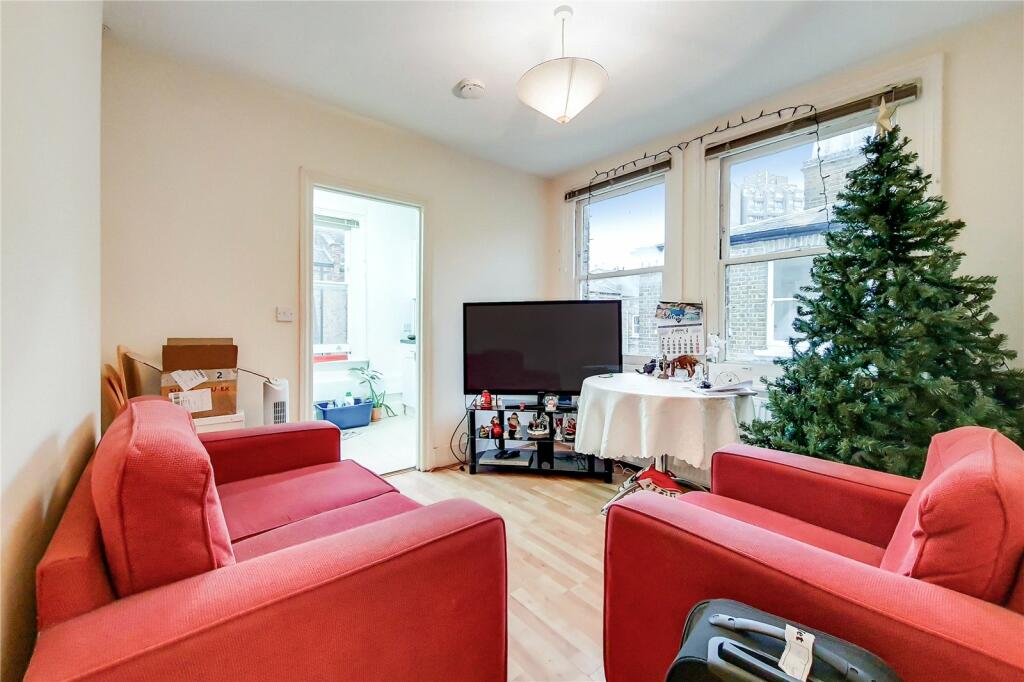 3 bed Flat for rent in Camberwell. From Chestertons Estate Agents - Battersea Rise Lettings