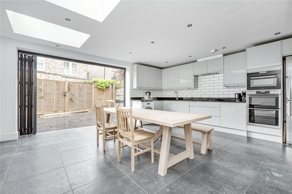 5 bed End Terraced House for rent in Battersea. From Chestertons Estate Agents - Battersea Rise Lettings