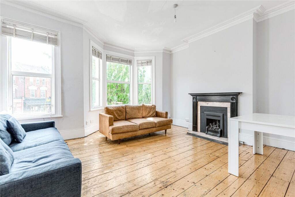 4 bed Flat for rent in Battersea. From Chestertons Estate Agents - Battersea Rise Lettings
