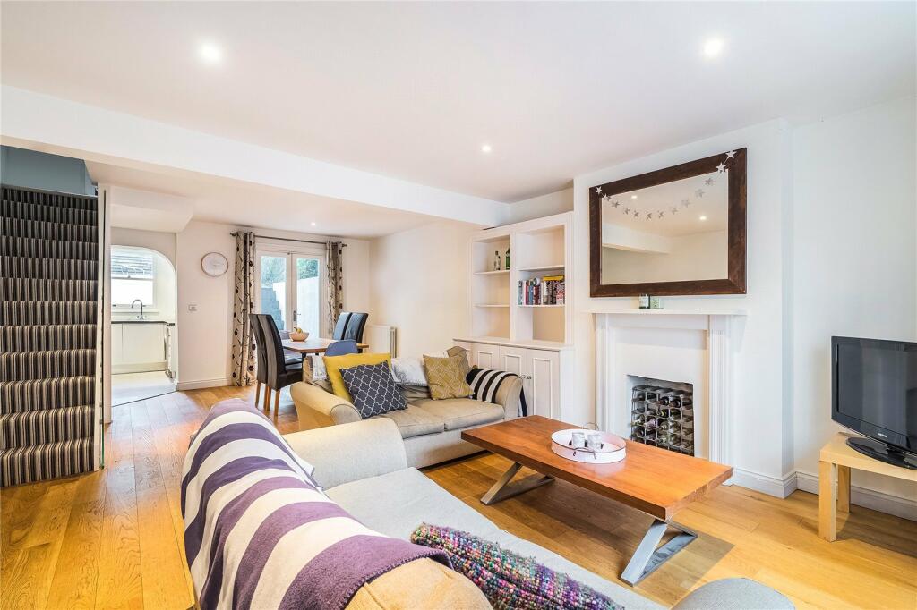 3 bed Maisonette for rent in Battersea. From Chestertons Estate Agents - Battersea Rise Lettings