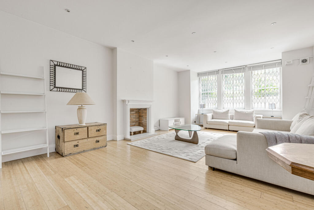 3 bed Flat for rent in Clapham. From Chestertons Estate Agents - Battersea Rise Lettings