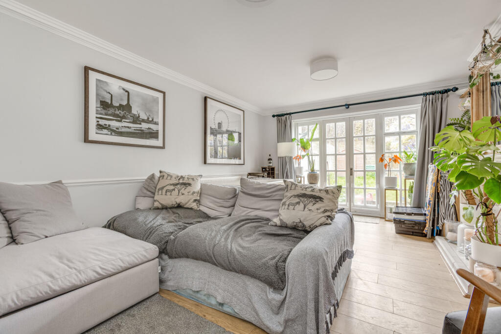 2 bed Mid Terraced House for rent in Battersea. From Chestertons Estate Agents - Battersea Rise Lettings