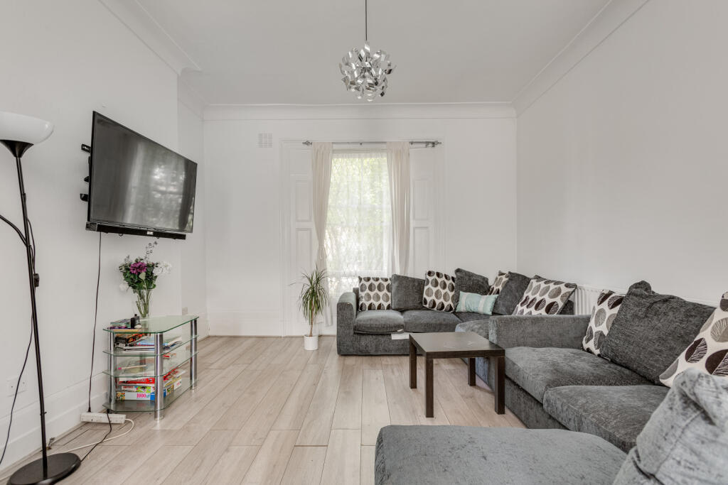 3 bed Flat for rent in Camberwell. From Chestertons Estate Agents - Battersea Rise Lettings