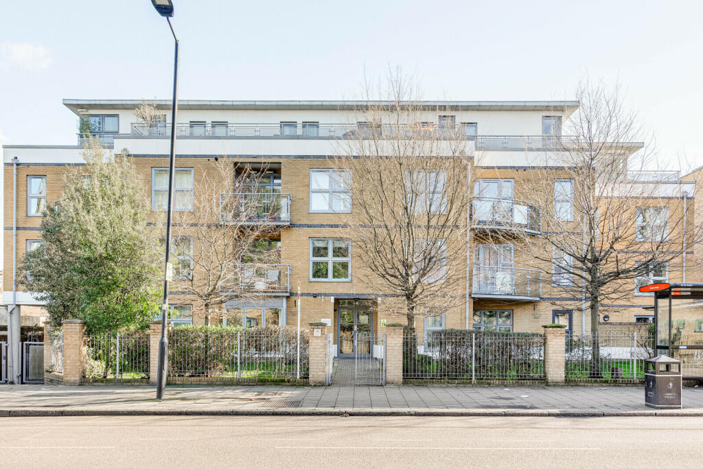 2 bed Flat for rent in Clapham. From Chestertons Estate Agents - Battersea Rise Lettings