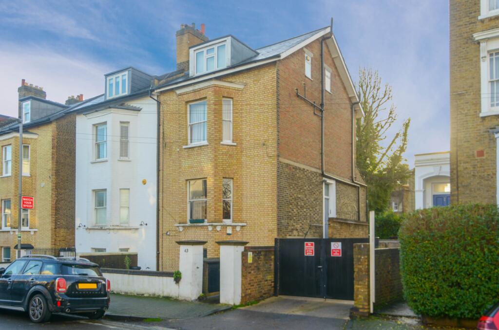 2 bed Flat for rent in Wandsworth. From Chestertons Estate Agents - Battersea Rise Lettings