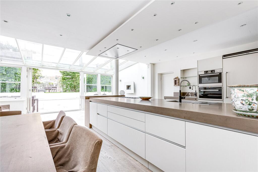 5 bed Mid Terraced House for rent in Battersea. From Chestertons Estate Agents - Battersea Lettings 5 bed Mid Terraced House for rent in Battersea. From Chestertons Estate Agents - Battersea Lettings