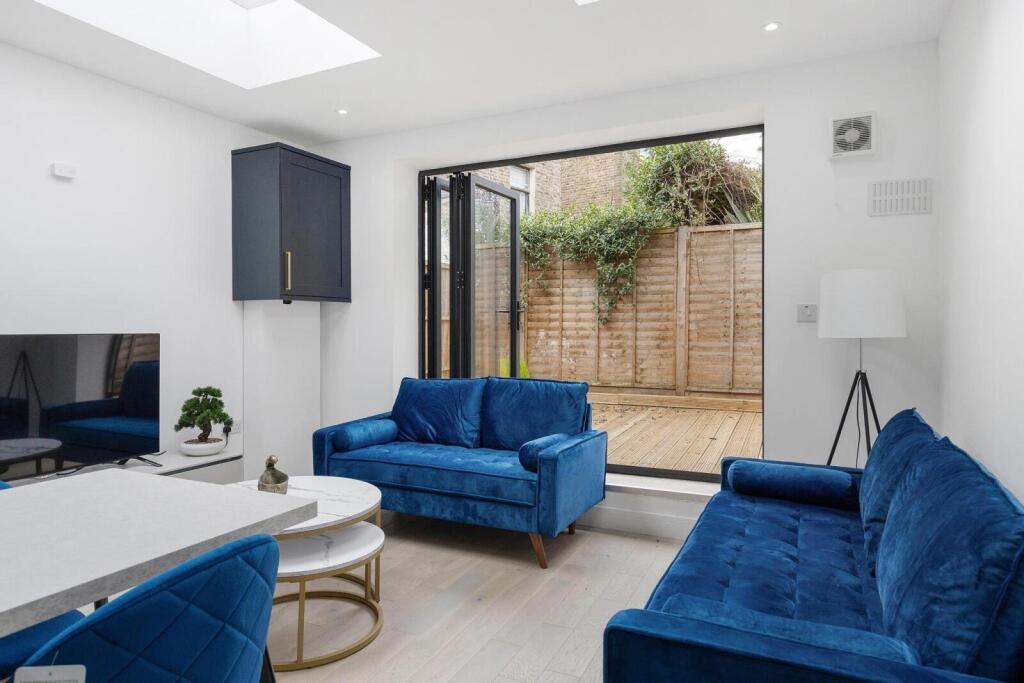 2 bed Annexe for rent in Streatham. From Chestertons Estate Agents - Battersea Lettings