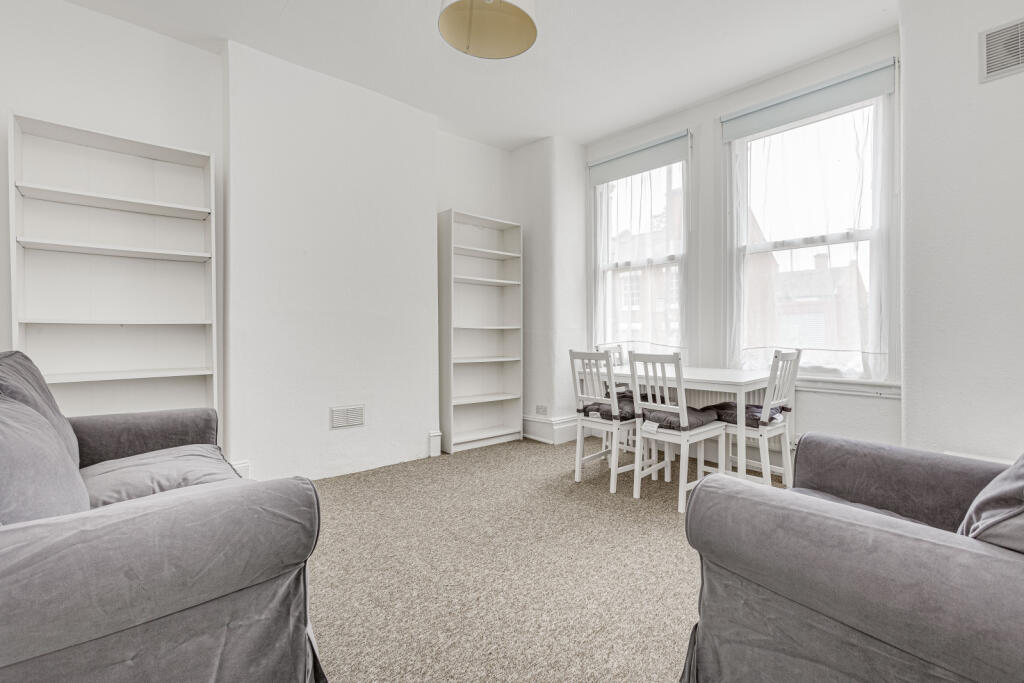 2 bed 1st Floor Flat for rent in Battersea. From Chestertons Estate Agents - Battersea Lettings 2 bed 1st Floor Flat for rent in Battersea. From Chestertons Estate Agents - Battersea Lettings