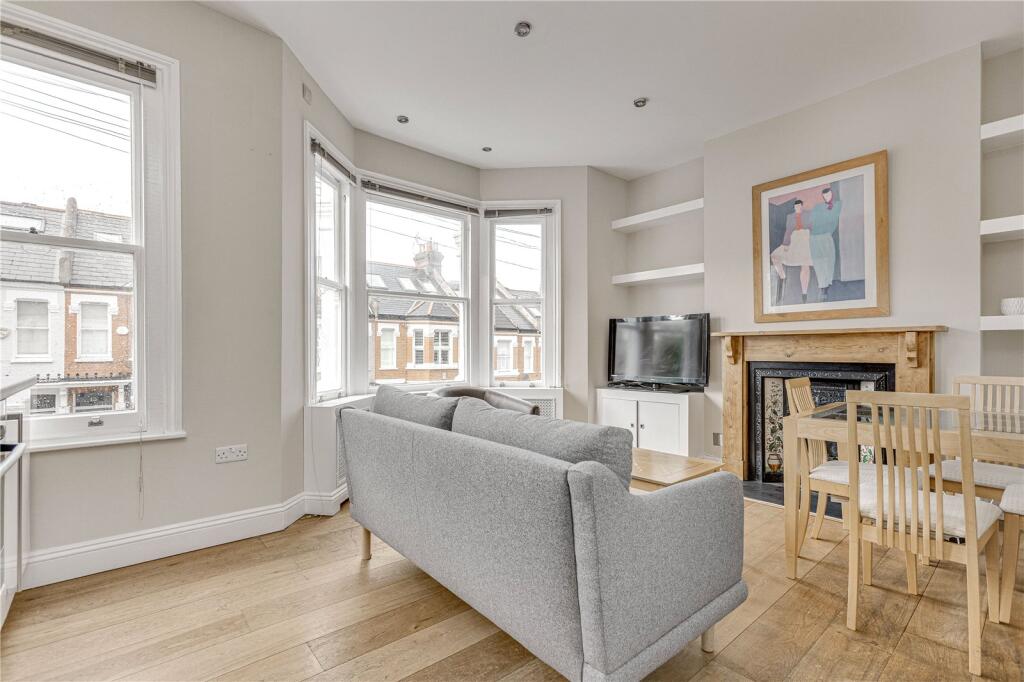 3 bed 1st Floor Flat for rent in Battersea. From Chestertons Estate Agents - Battersea Lettings