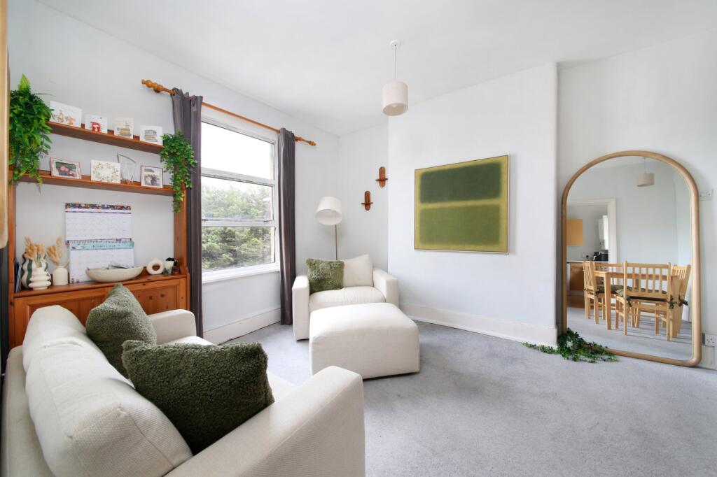 1 bed 1st Floor Flat for rent in Streatham. From Chestertons Estate Agents - Battersea Lettings