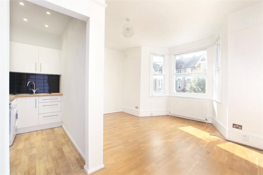 2 bed 1st Floor Flat for rent in Battersea. From Chestertons Estate Agents - Battersea Lettings 2 bed 1st Floor Flat for rent in Battersea. From Chestertons Estate Agents - Battersea Lettings