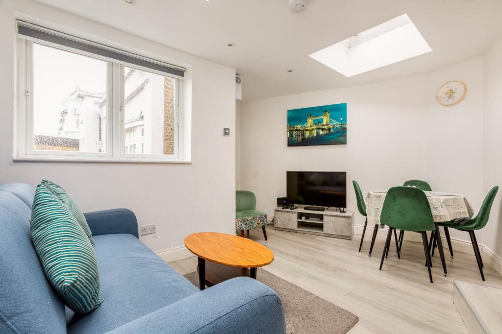 1 bed 1st Floor Flat for rent in Clapham. From Chestertons Estate Agents - Battersea Lettings