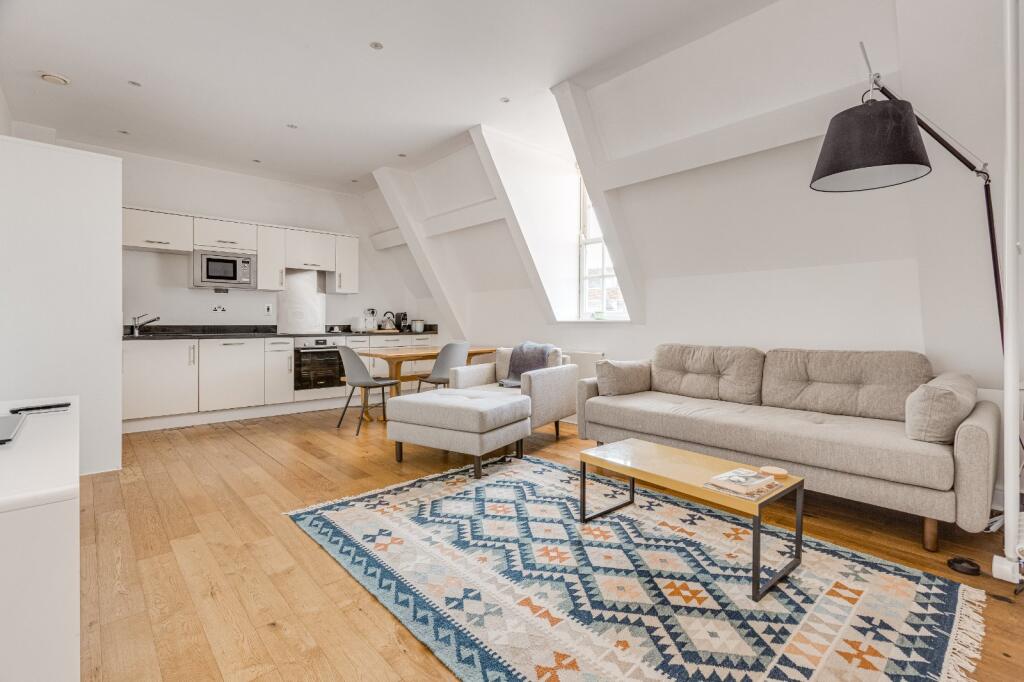 1 bed 1st Floor Flat for rent in Clapham. From Chestertons Estate Agents - Battersea Lettings