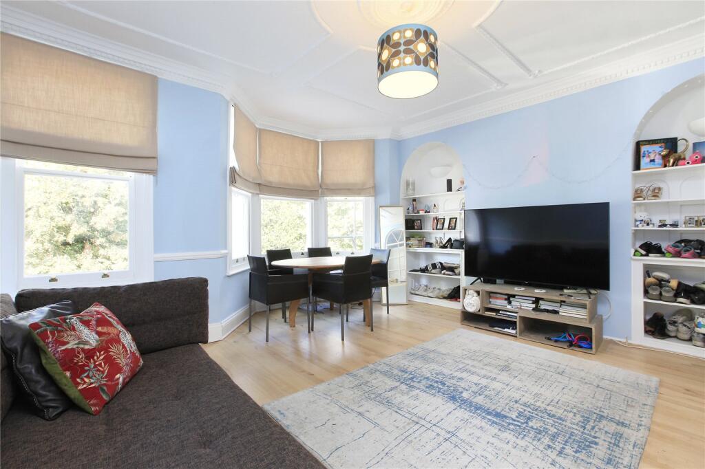 2 bed 1st Floor Flat for rent in Battersea. From Chestertons Estate Agents - Battersea Lettings
