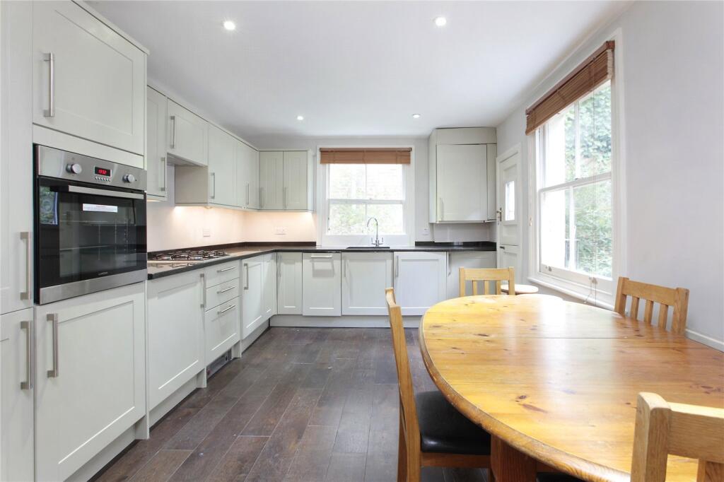 2 bed 1st Floor Flat for rent in Battersea. From Chestertons Estate Agents - Battersea Lettings