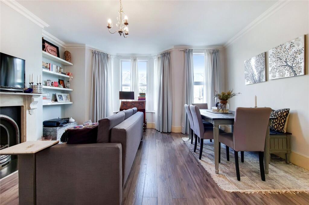 1 bed 1st Floor Flat for rent in Battersea. From Chestertons Estate Agents - Battersea Lettings