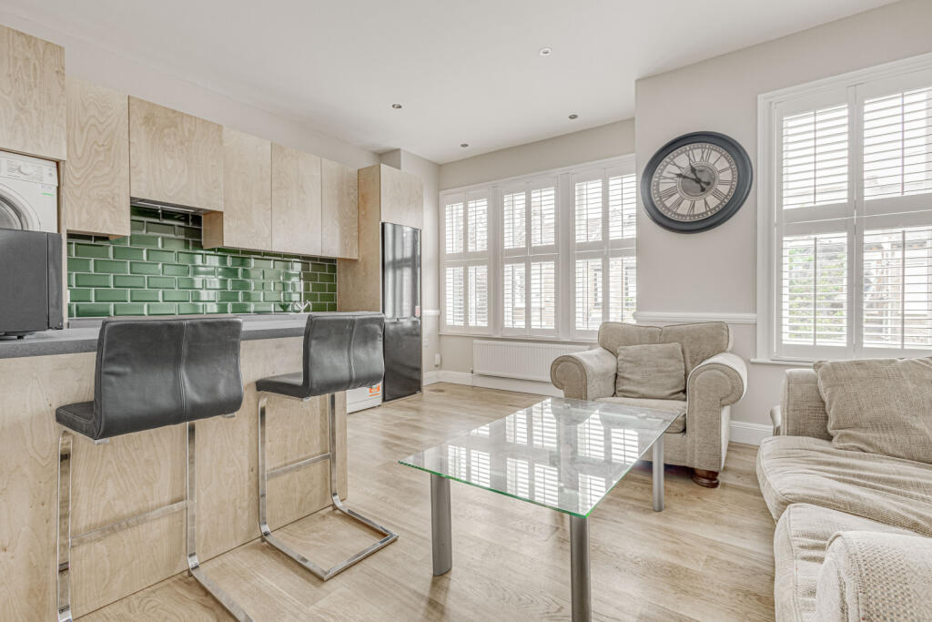 5 bed 1st Floor Flat for rent in Battersea. From Chestertons Estate Agents - Battersea Lettings 5 bed 1st Floor Flat for rent in Battersea. From Chestertons Estate Agents - Battersea Lettings
